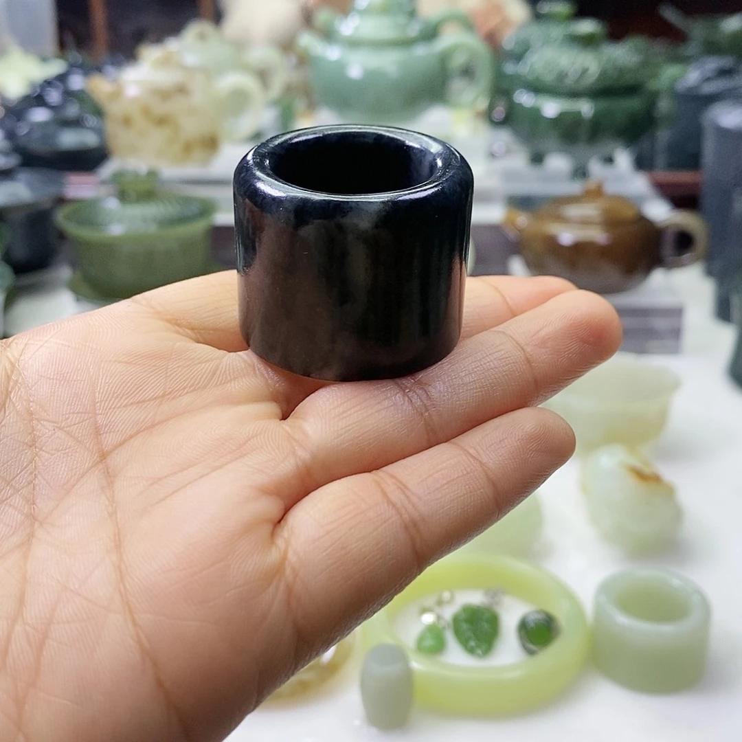 和田玉扳指未镶嵌牛**坤