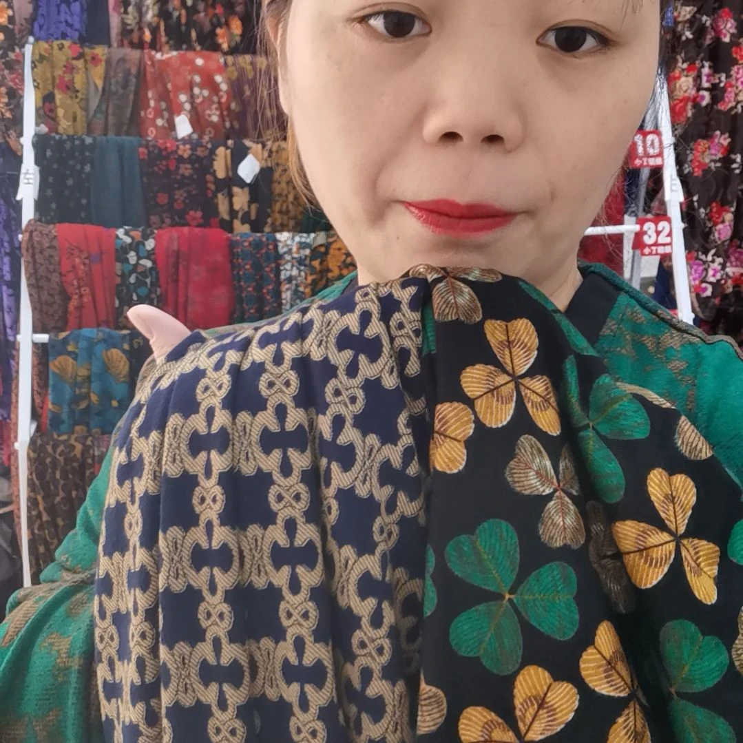 混纺各六米LV大牌风黑底幸运草