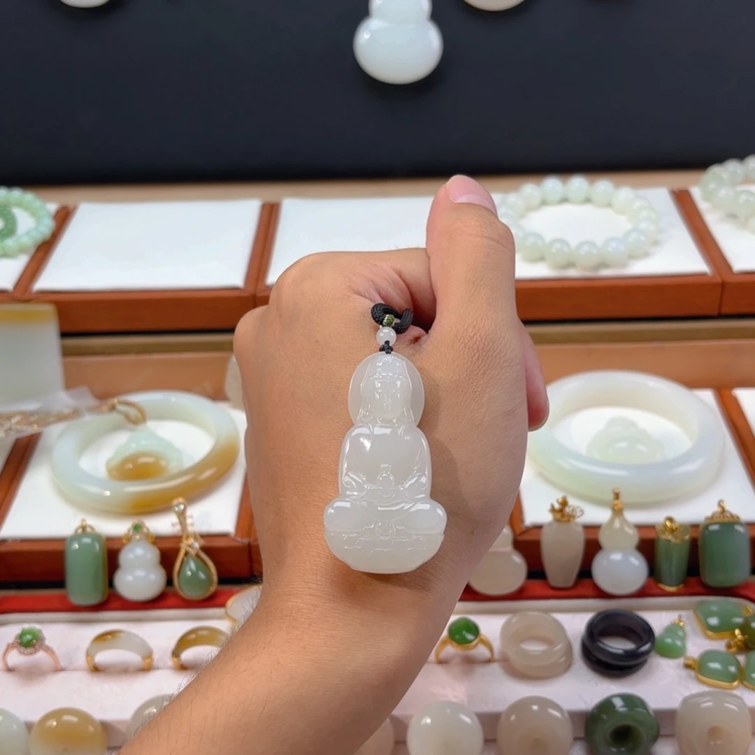 用***6颈饰未镶嵌和田玉