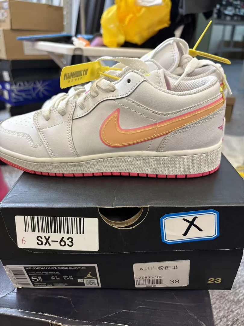 Nike aj1白粉低帮 38码 全新原盒 11月10 白