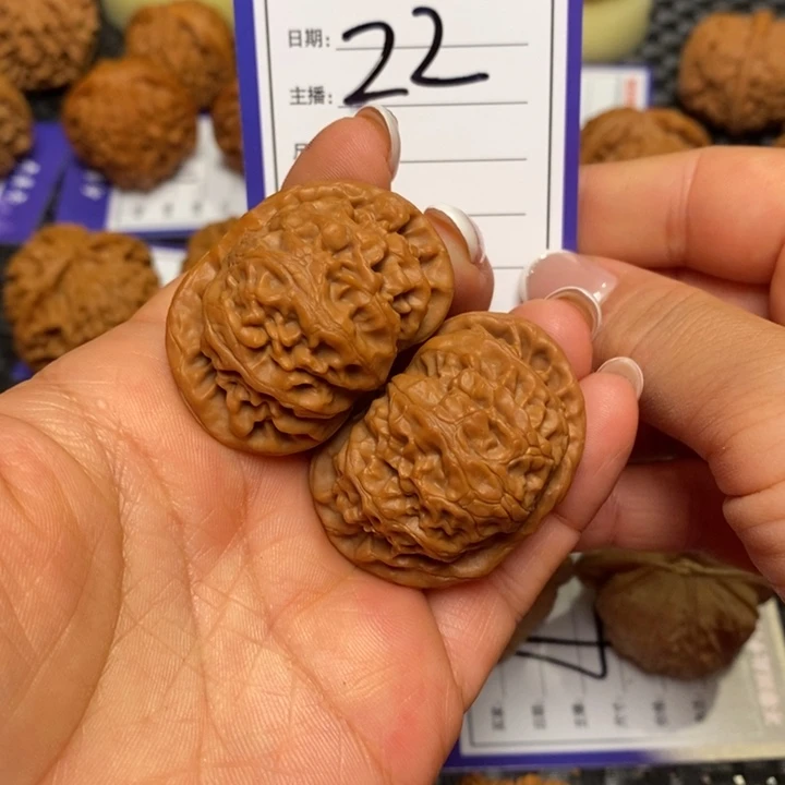 文玩核桃吊坠22宫灯40