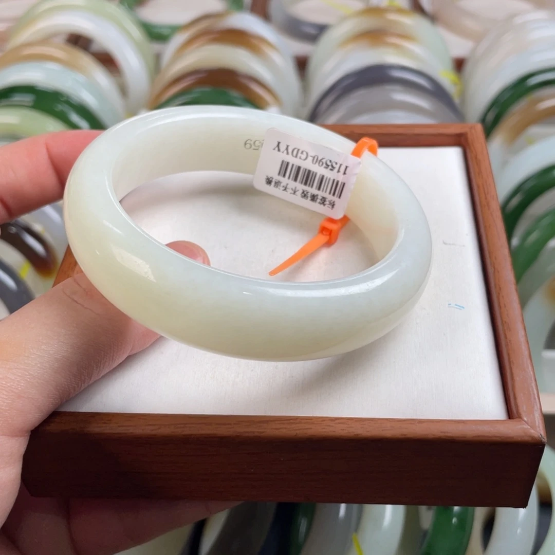 【闪购商品】和田玉手镯未镶嵌59.7..23