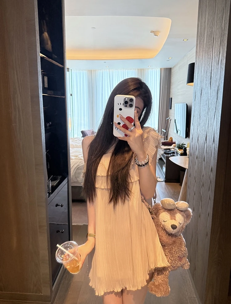 海边度假无袖连衣裙女时尚夏季设计感褶皱多穿法一字显瘦肩短裙