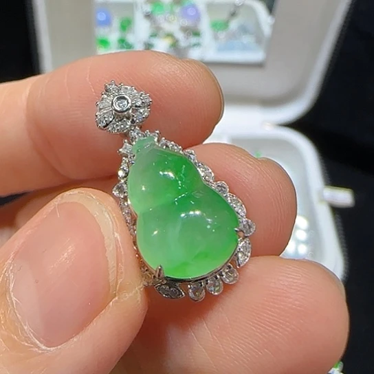 翡翠18K金镶嵌耳饰翡翠葫芦吊坠