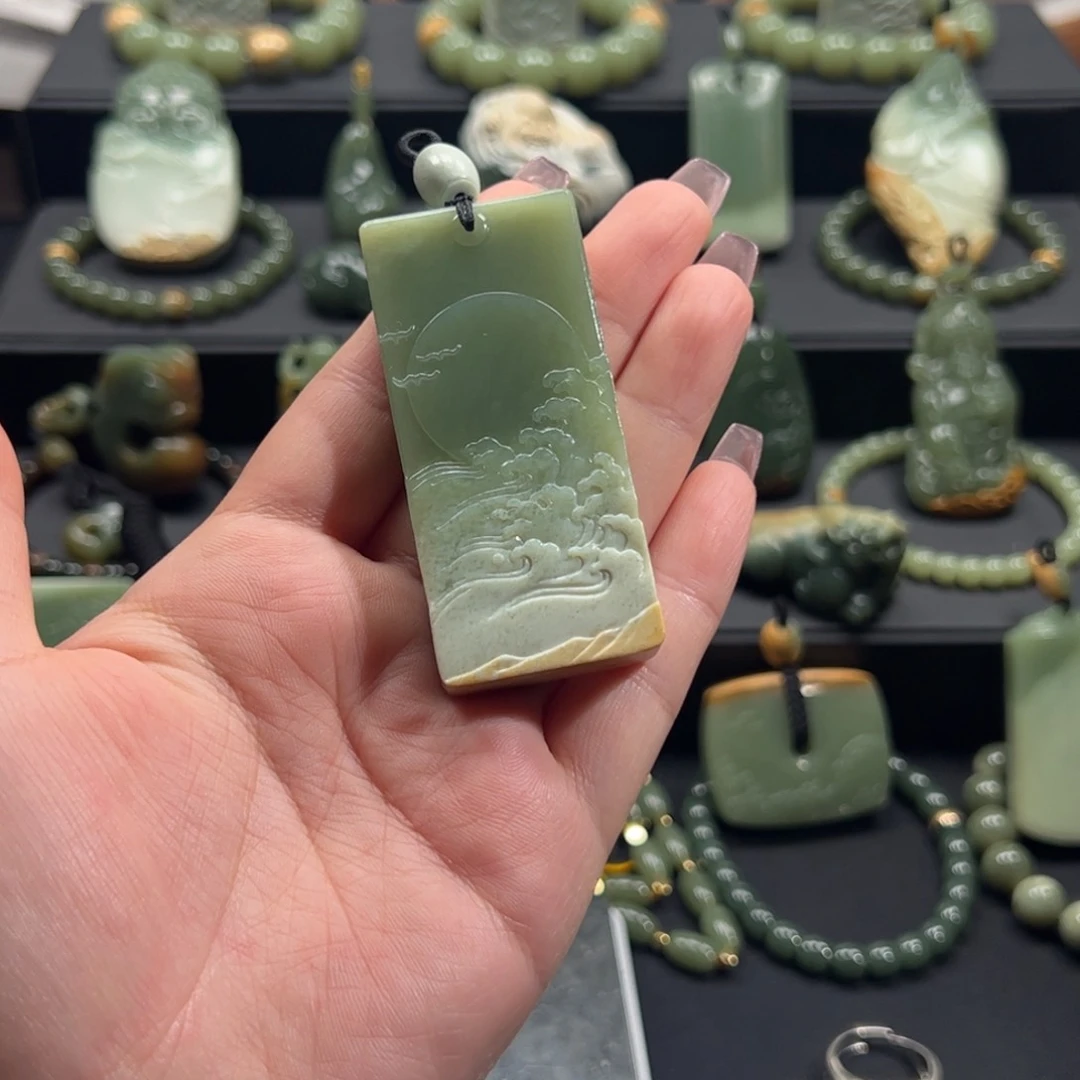 主***谢岫岩河磨玉（透闪石质玉）未镶嵌颈饰
