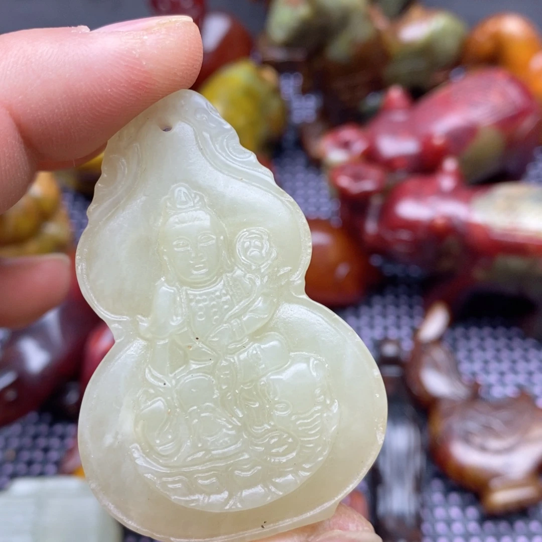 蛇纹石玉颈饰未镶嵌