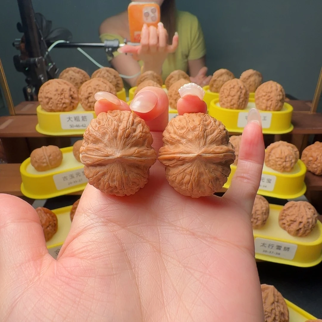 l***i吊坠文玩核桃35全品古玉元宝