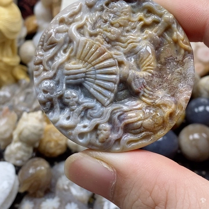 颈饰未镶嵌硅化珊瑚（珊瑚玉）