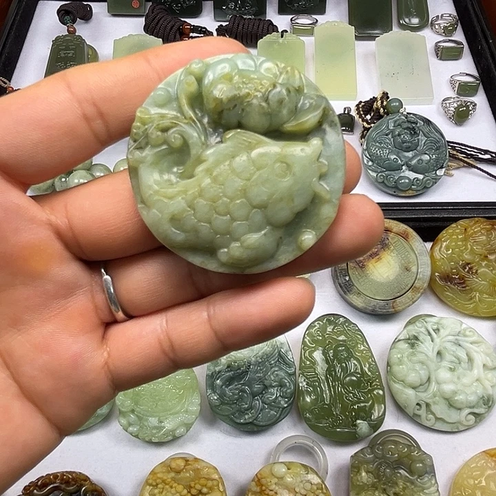 岫玉未镶嵌吊坠(赠链)