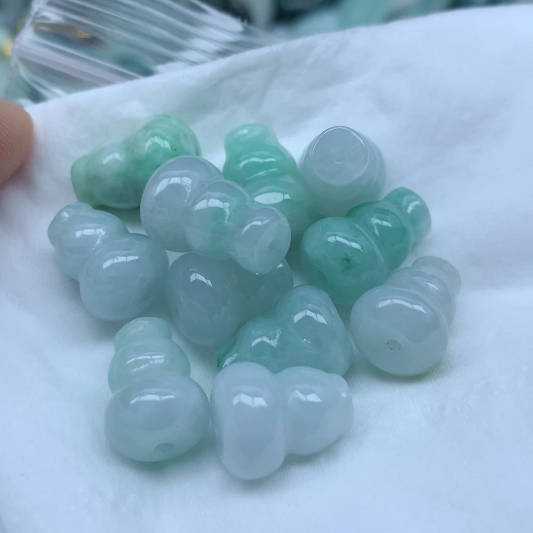 翡翠未镶嵌颈饰吊坠