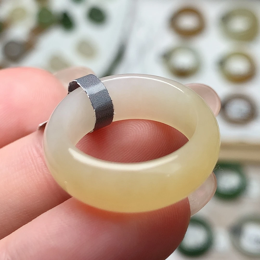 未镶嵌戒指和田玉