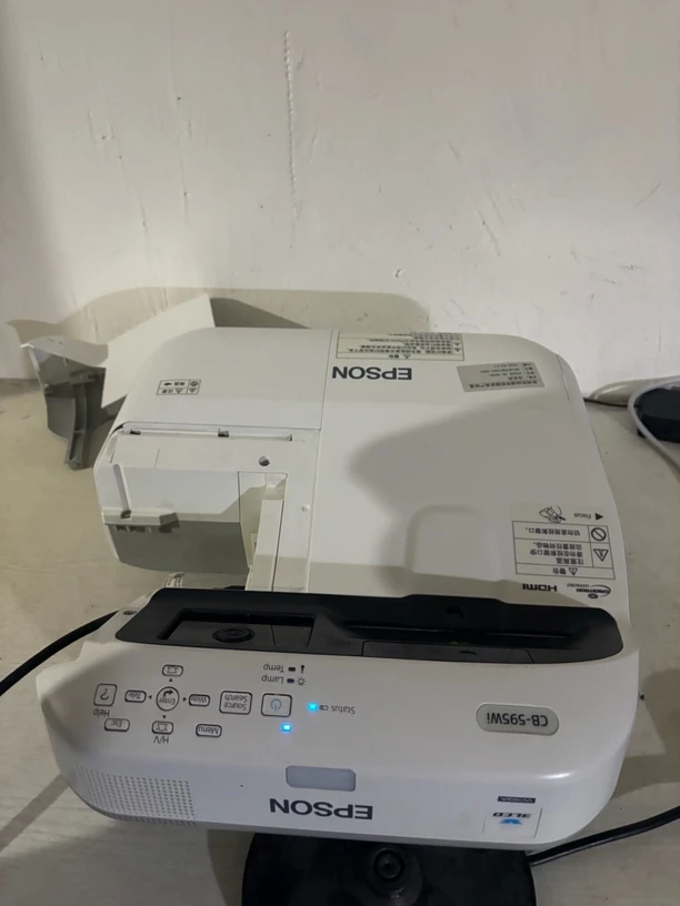 9新  二手 爱普生1280.800超短焦投影仪 运费自理