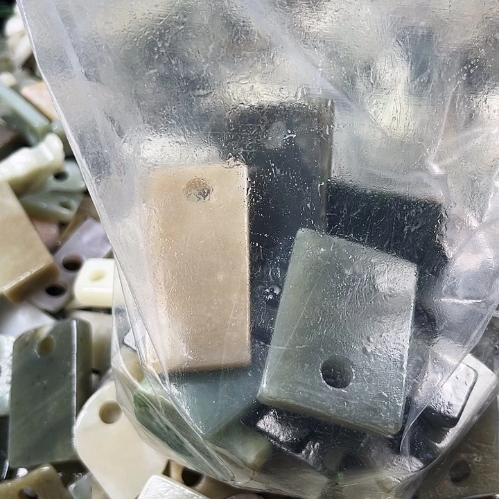 三***妈和田玉（糖玉）未镶嵌珠宝半成品