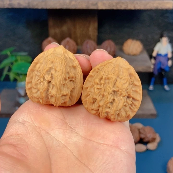 文玩核桃吊坠72¥¥梨木台