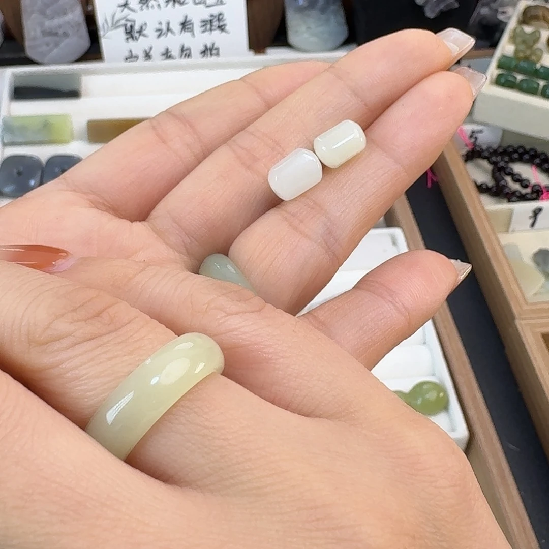 十***诗和田玉未镶嵌珠宝半成品