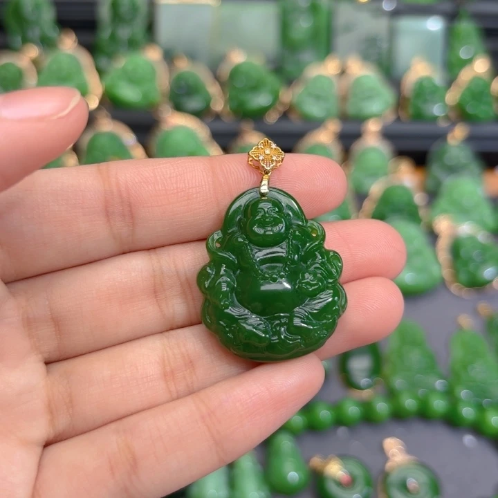 颈饰18K金镶嵌和田玉（碧玉）