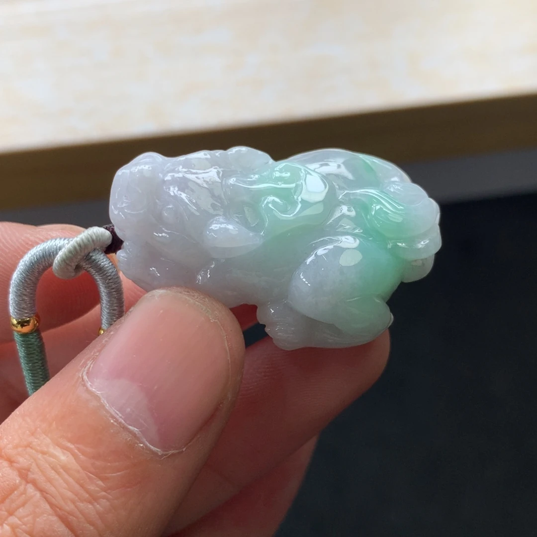 翡翠未镶嵌颈饰吊坠