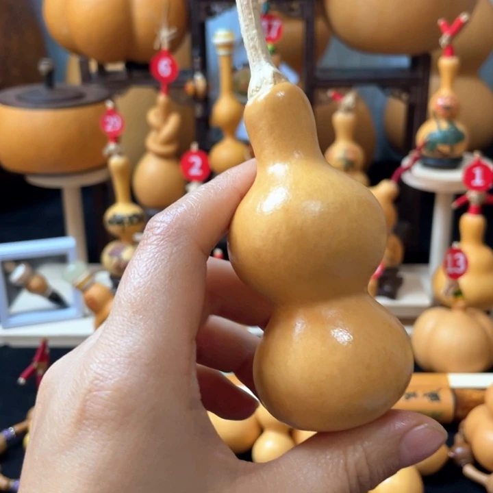 霞*葫芦丝老师在讲英语听力的时