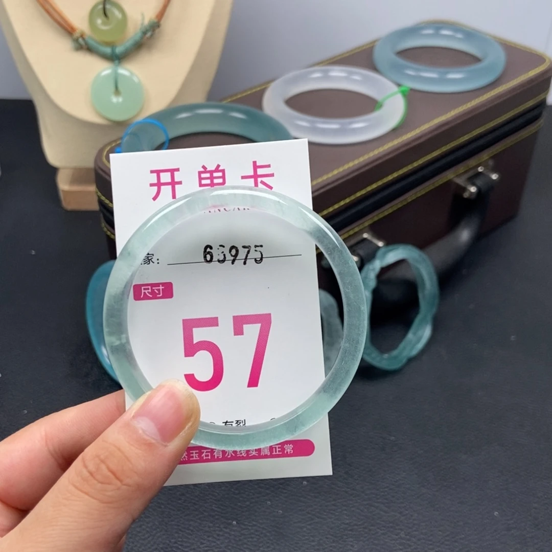 未镶嵌手镯石英质玉