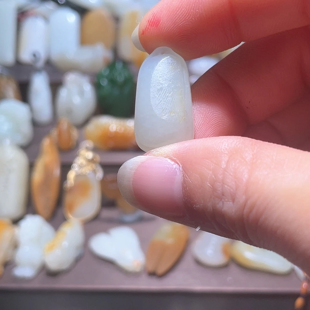 和田玉未镶嵌颈饰大*巴