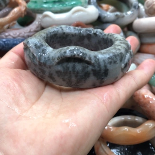 石英质玉手镯有瑕56未镶嵌清*