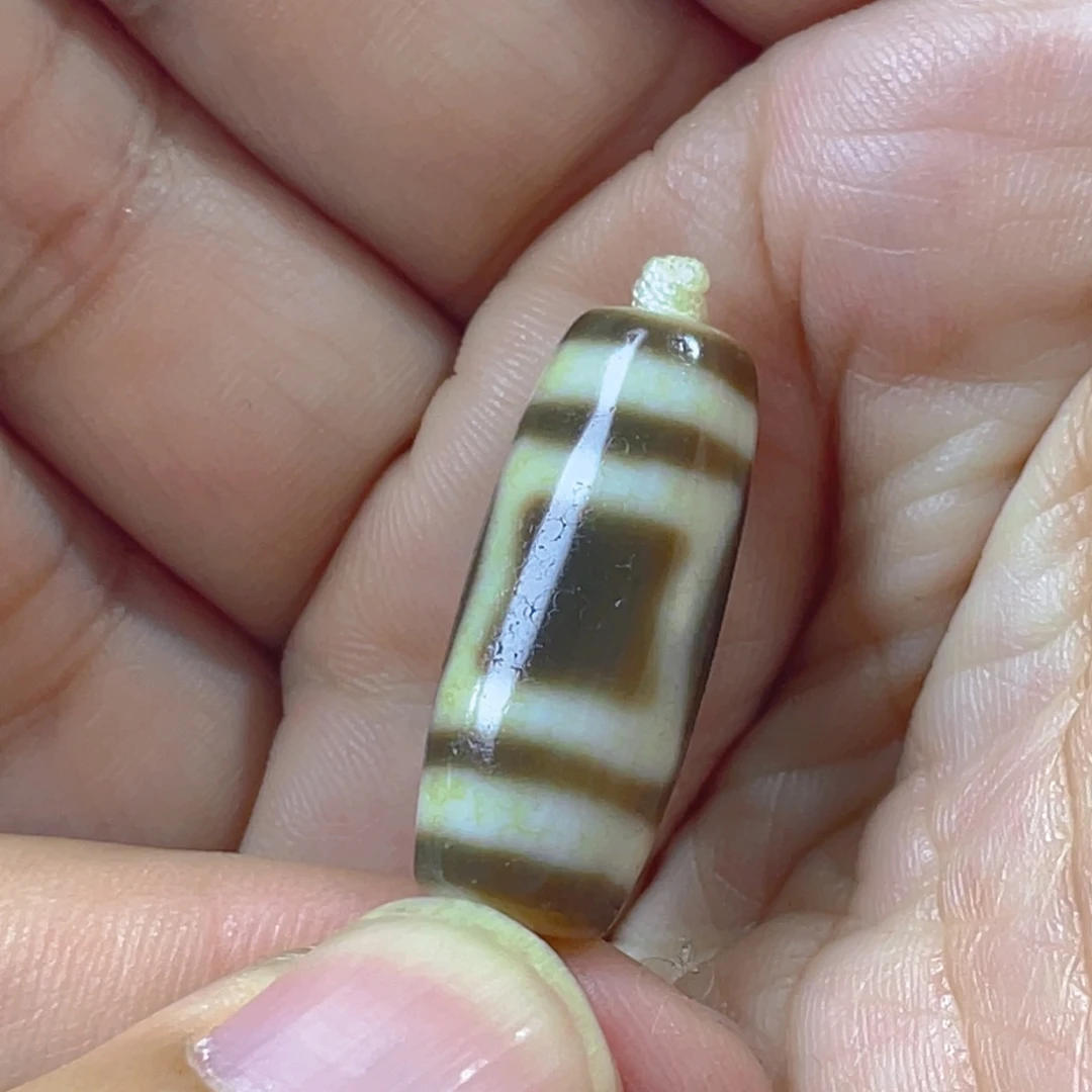 芬***达未镶嵌颈饰玛瑙/玉髓