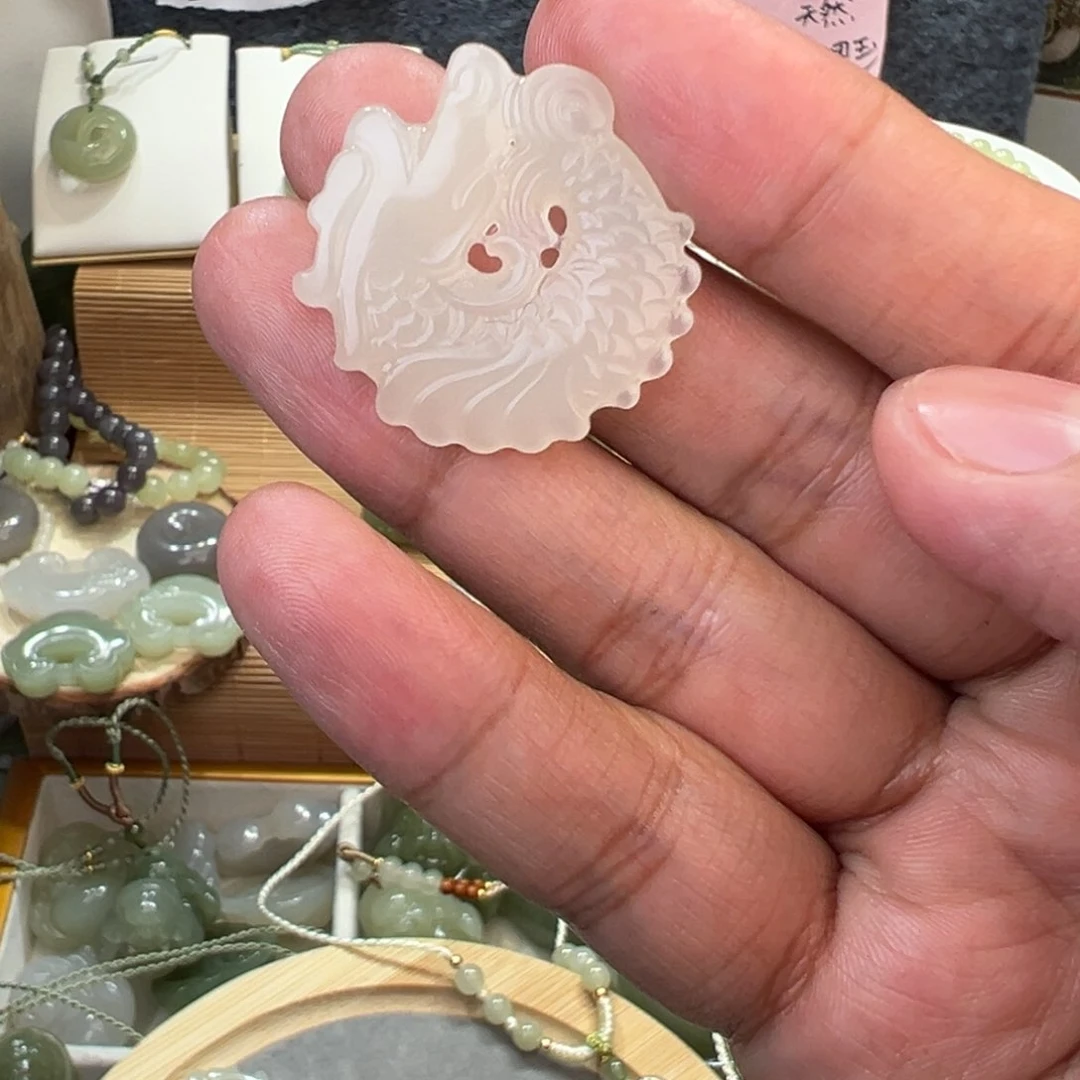 和田玉吊坠(不含链)未镶嵌牧****?鱼化龙30mm左右