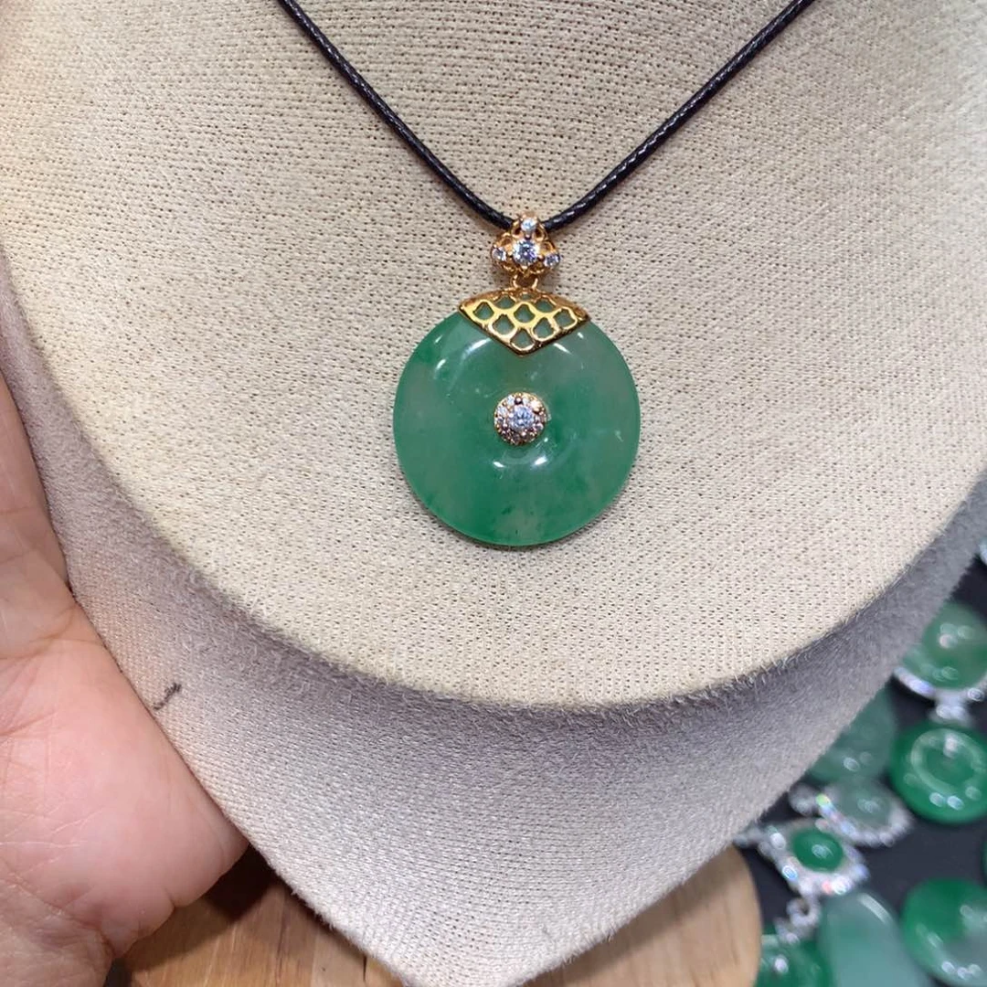 颈饰银S925镶嵌石英质玉（非洲翠）