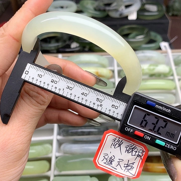 蛇纹石玉手镯未镶嵌645