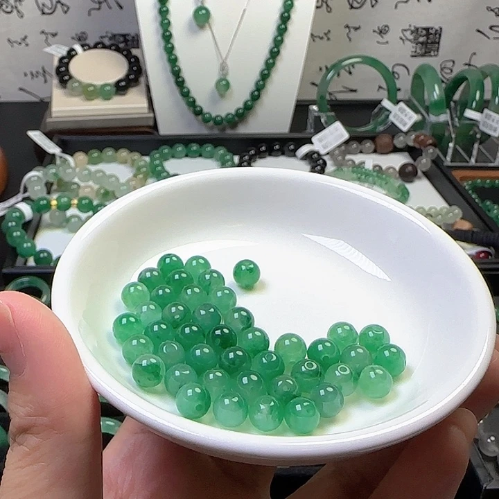 菜***缨石英质玉（非洲翠），未镶嵌