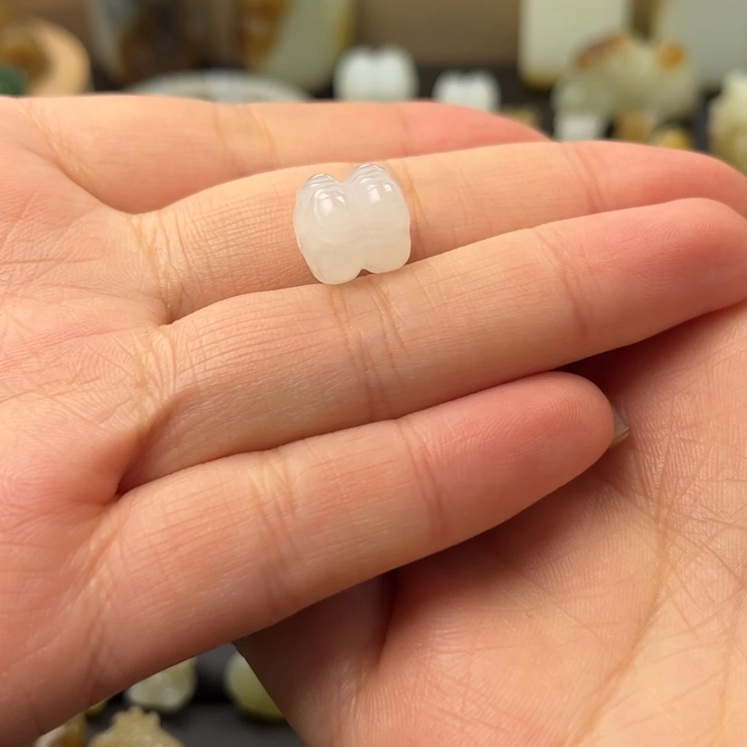 和田玉颈饰未镶嵌乐*妈