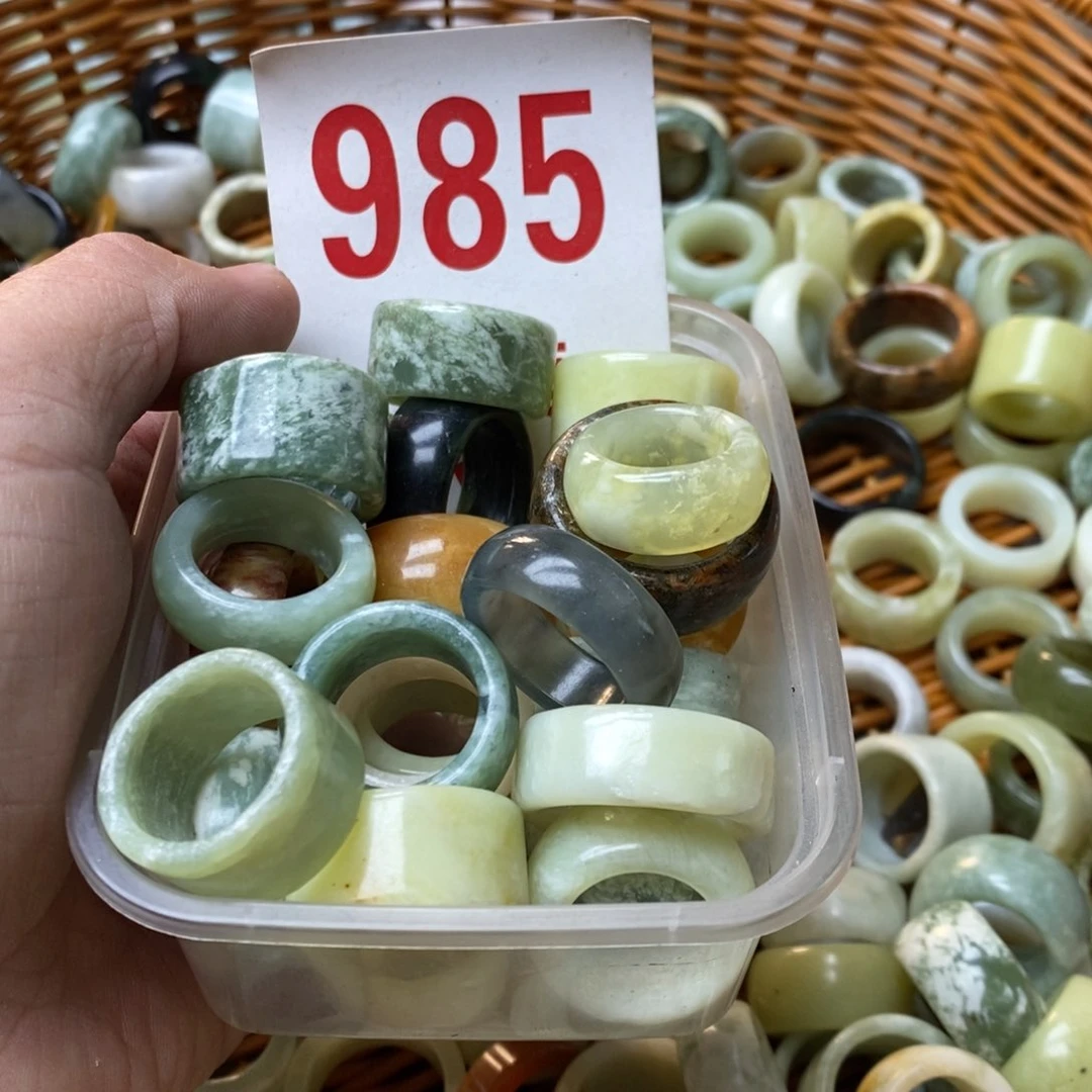 蛇纹石玉挂坠未镶嵌