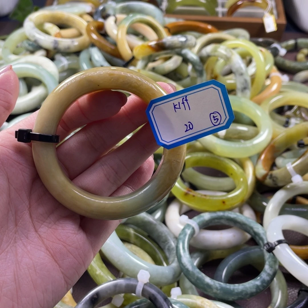 k***f蛇纹石玉未镶嵌手镯