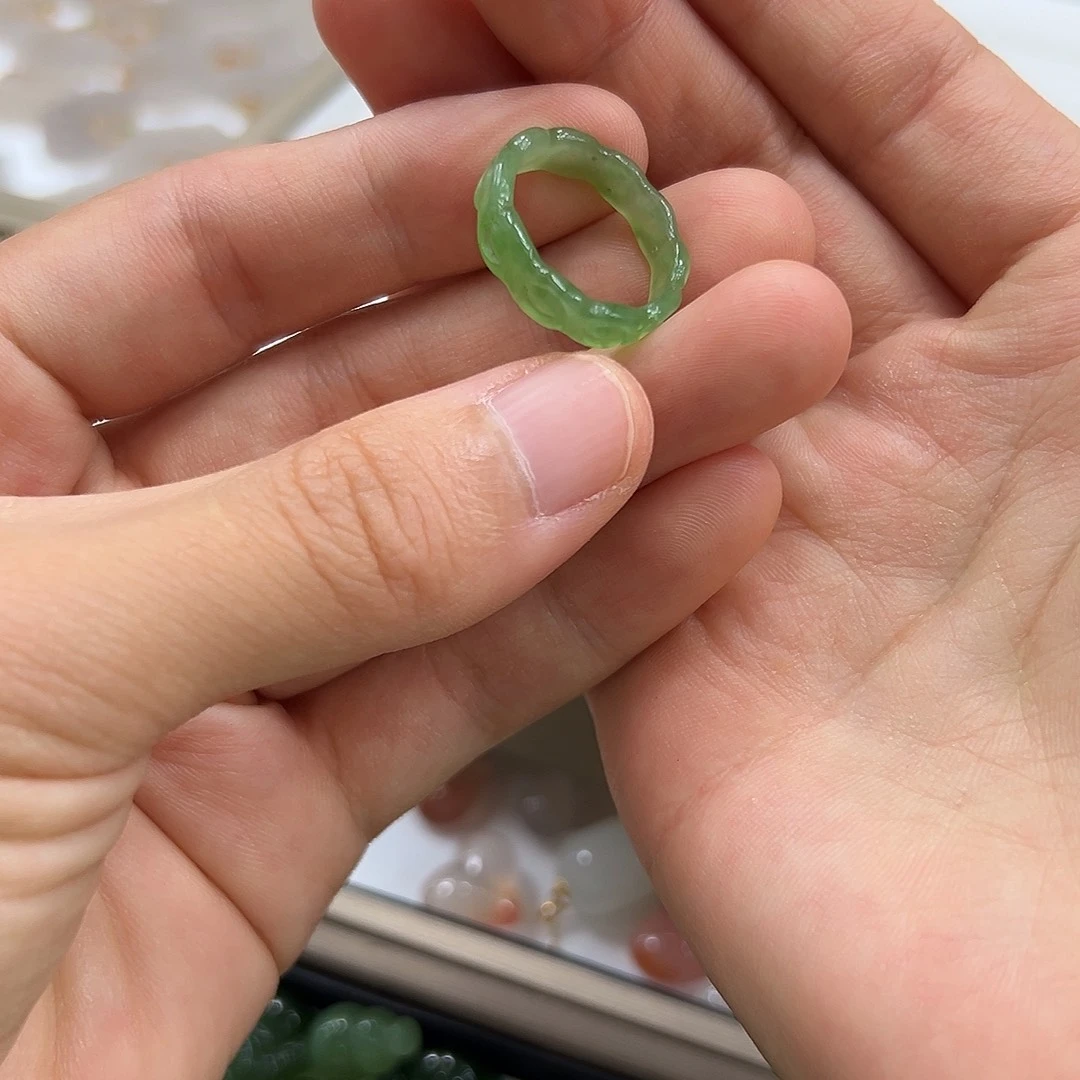 和田玉戒指未镶嵌时**画