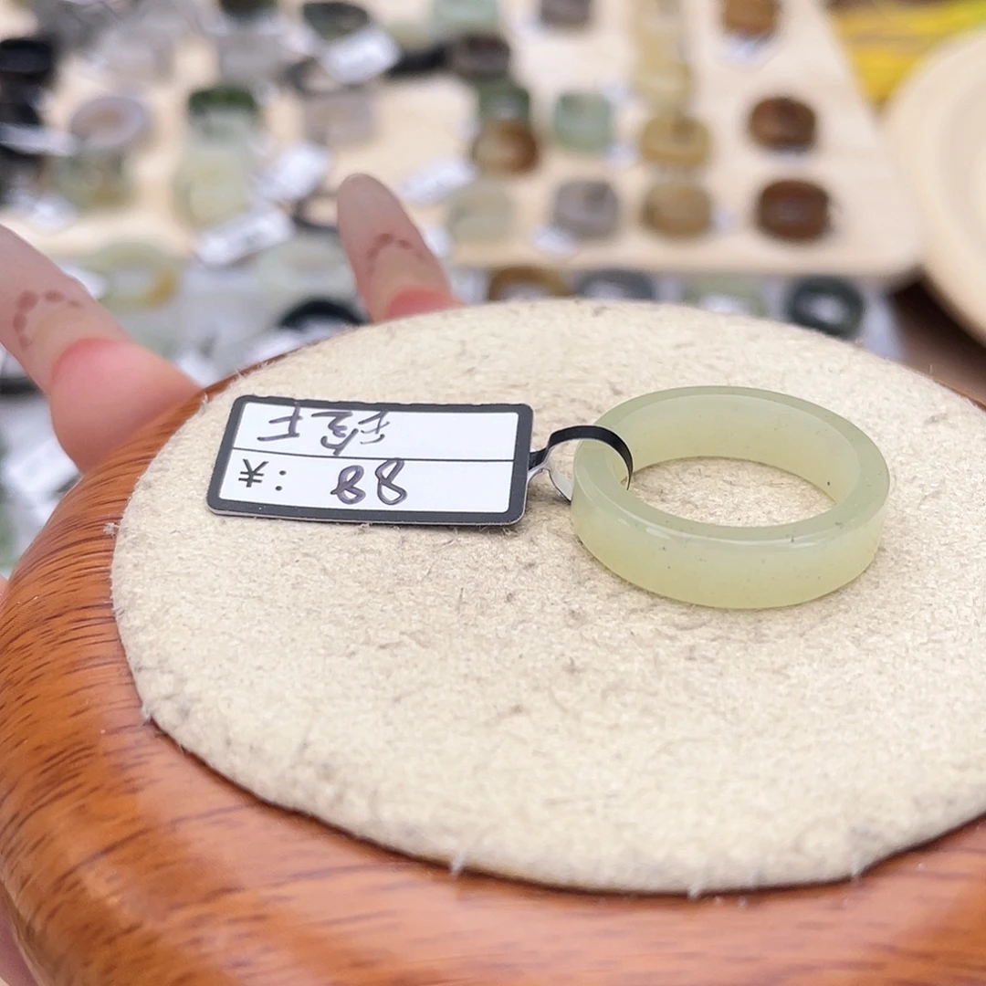 未镶嵌戒指和田玉（糖玉）c42黄色直切18.0不退货