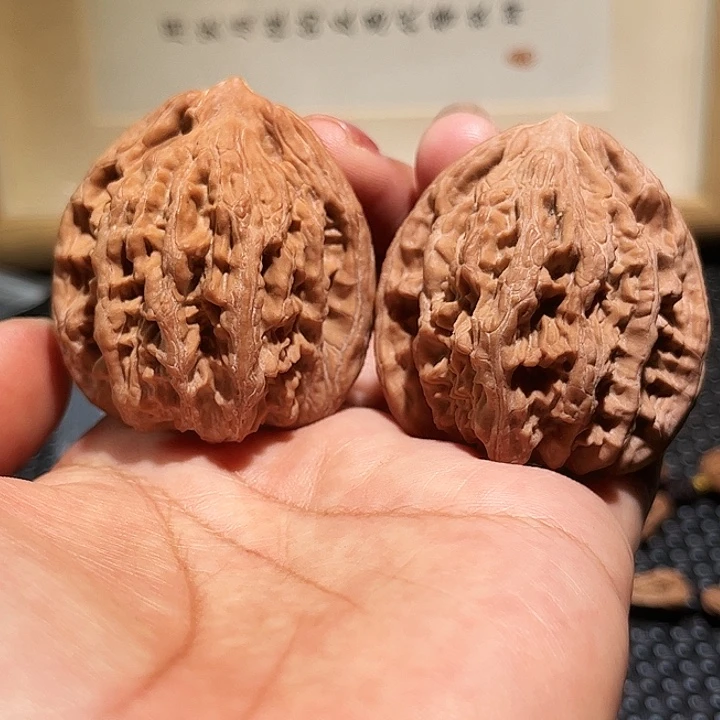 文玩核桃把件粗筋虎