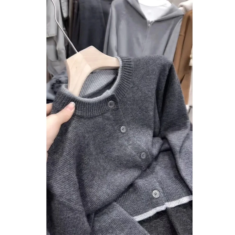 韩系松弛风假两件针织衫2025冬季款撞色拼接开衫设计日常随性自在