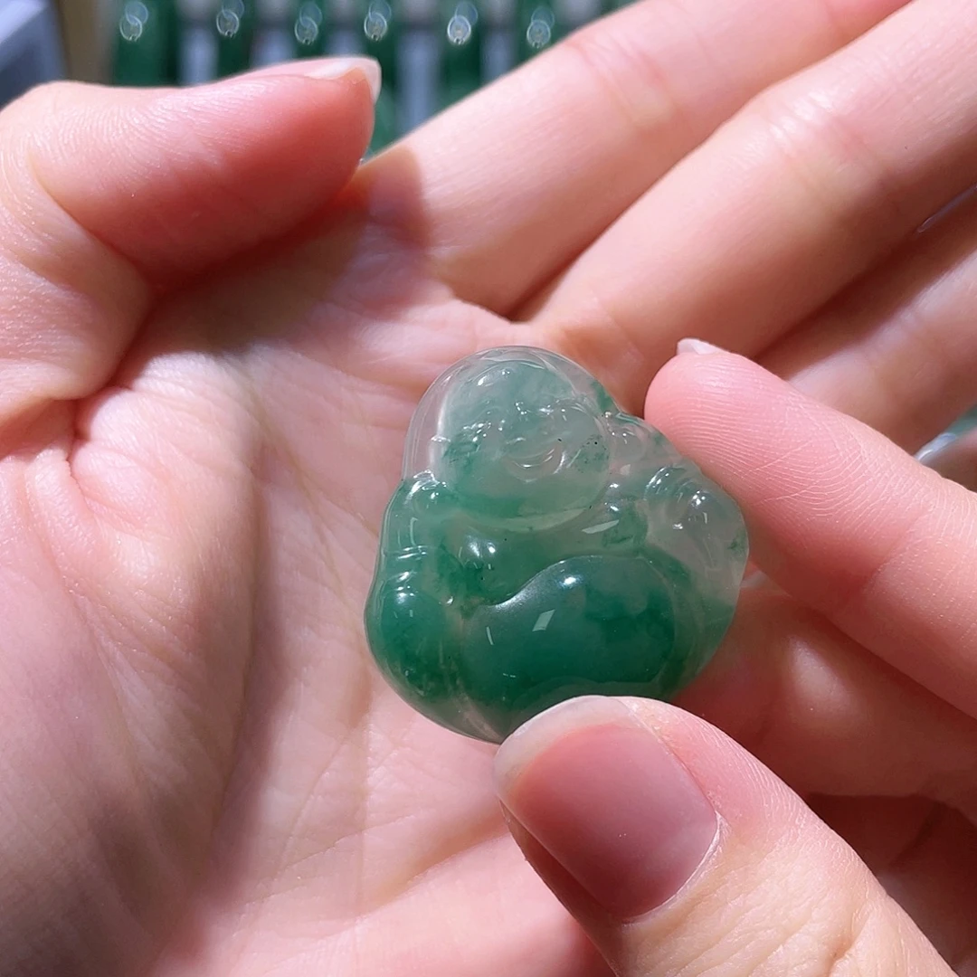 颈饰未镶嵌石英质玉（非洲翠）