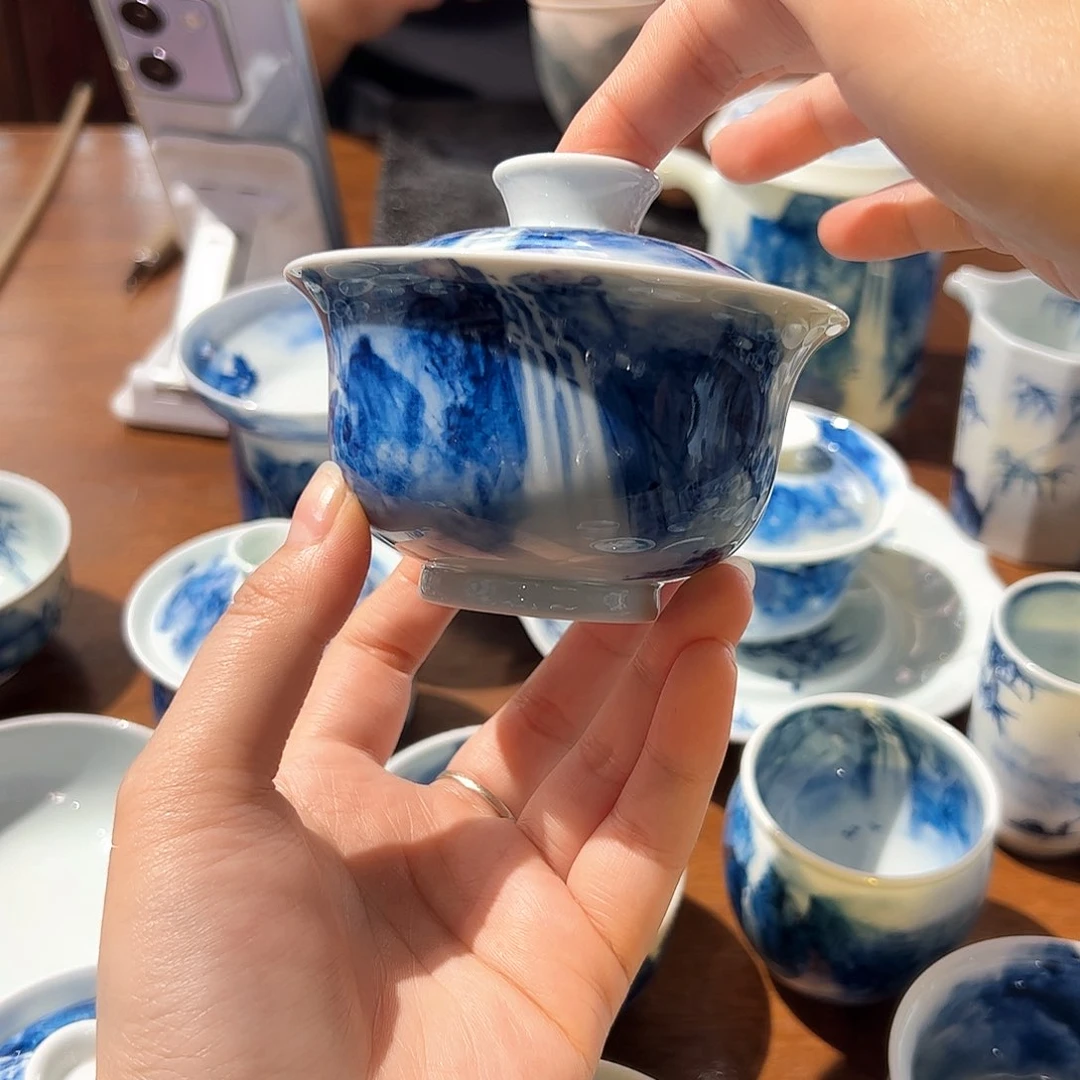 杯垚***托青花手绘山水盖碗