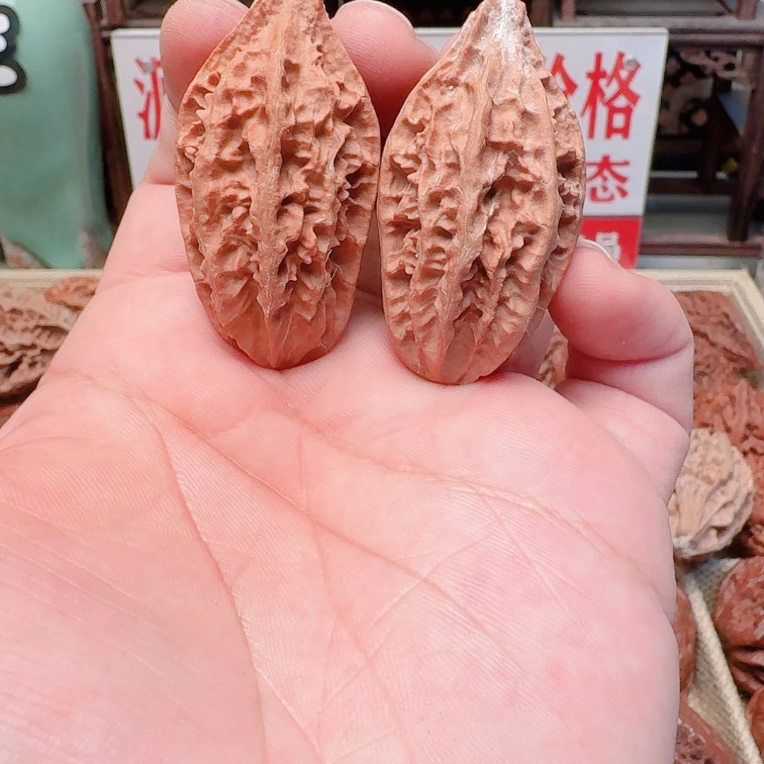 文玩核桃吊坠红皮柳叶