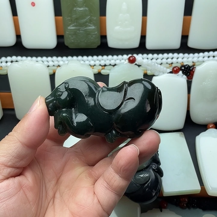 颈饰未镶嵌和田玉（糖玉）