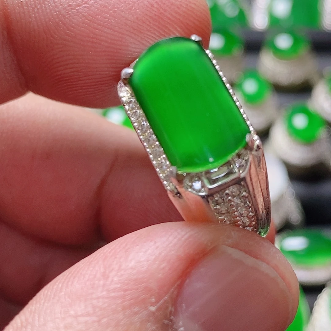 翡翠未镶嵌颈饰