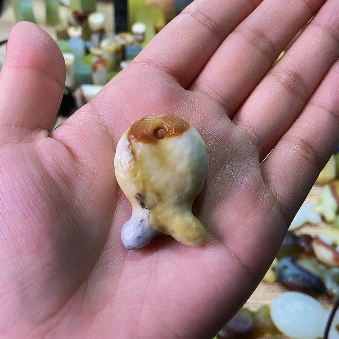 未镶嵌蛇纹石玉挂件