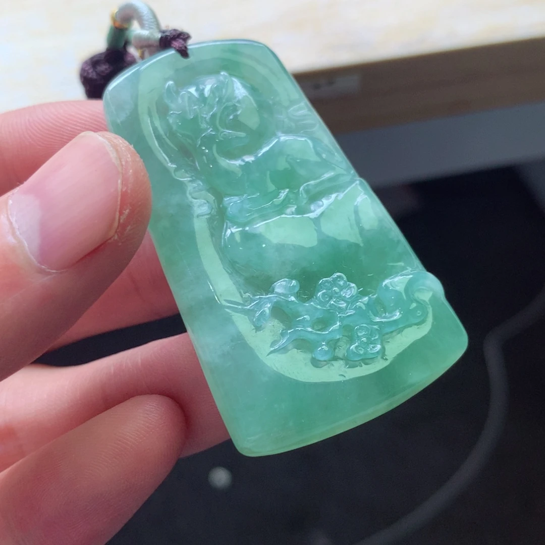 翡翠颈饰未镶嵌吊坠