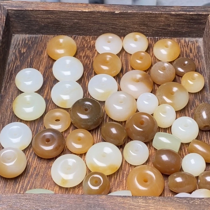 和田玉（糖玉）未镶嵌颈饰