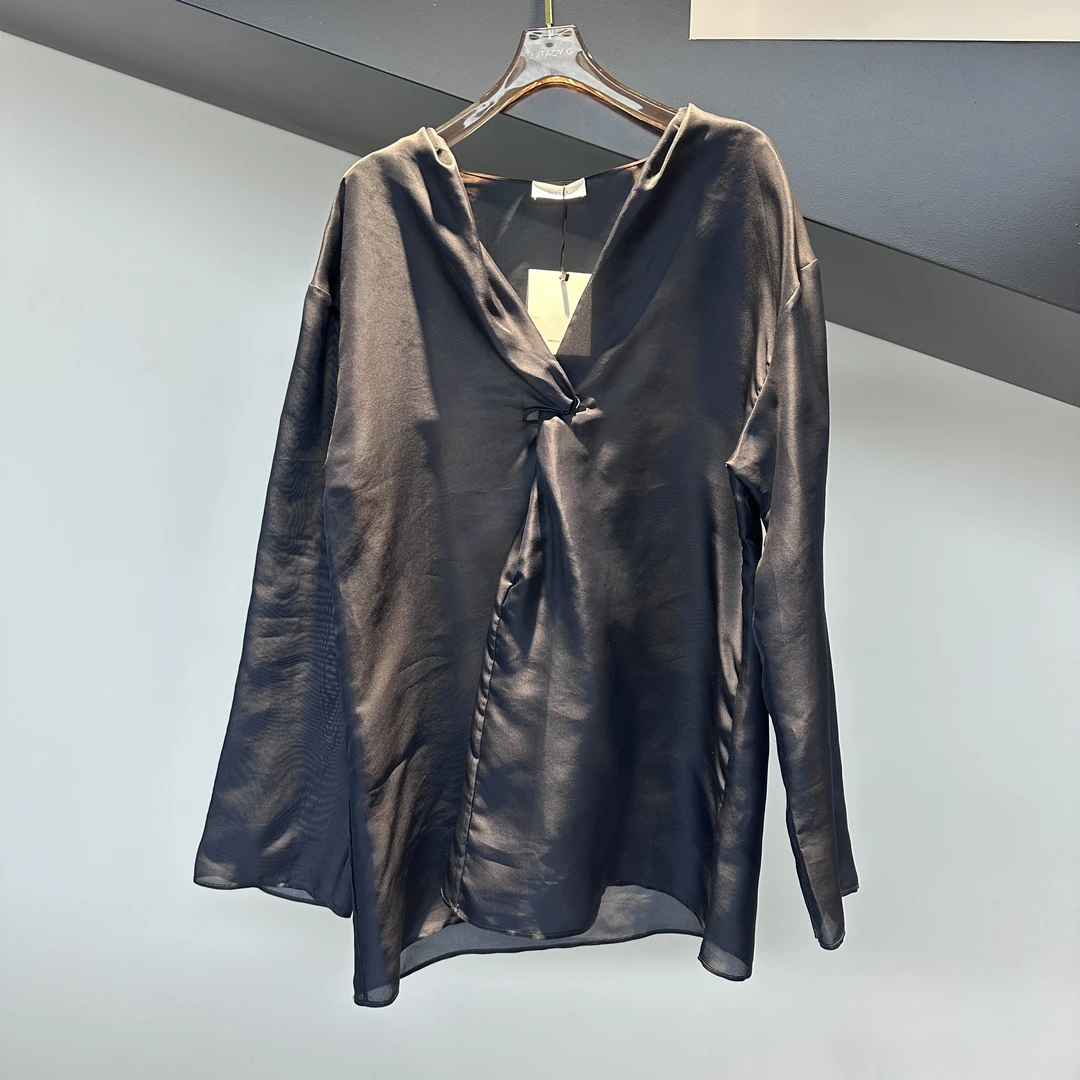 RH002SS24纽结上衣