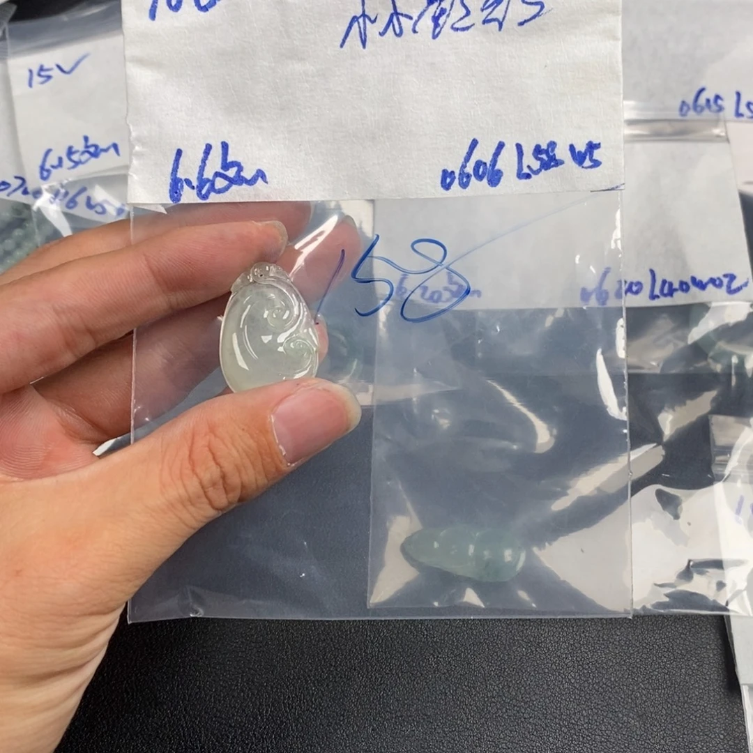小***铛未镶嵌定制翡翠缅甸缅甸