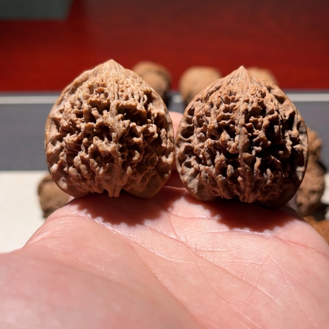 人***年文玩核桃吊坠39百花山