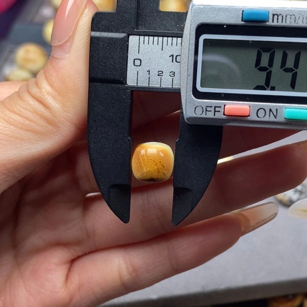 蜜蜡珠宝奇石未镶嵌