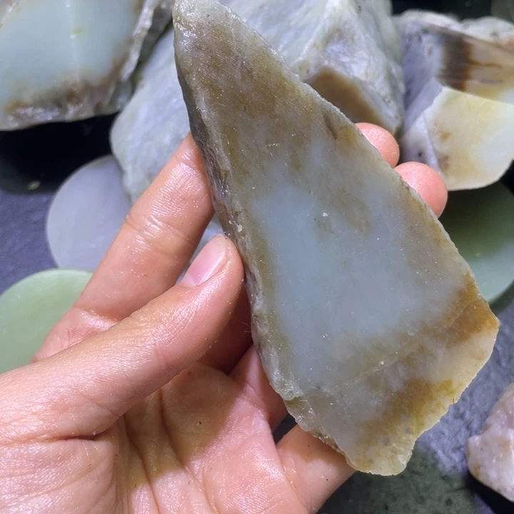 和田玉（糖玉）未镶嵌珠宝半成品